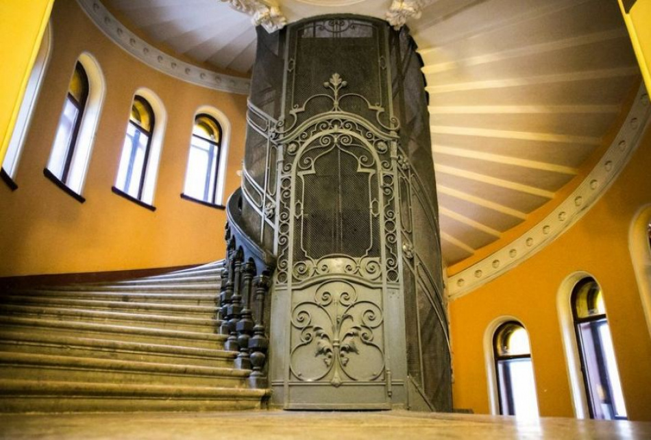 В Петербурге педофил оголял причинные места в парадной перед ребёнком