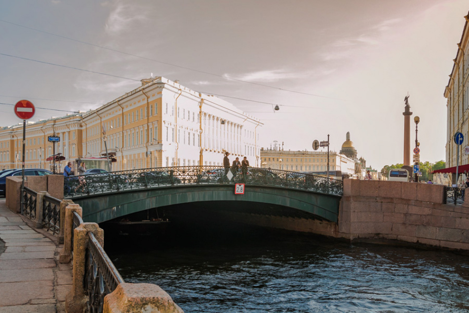 Мостам Петербурга устроят "банные дни"