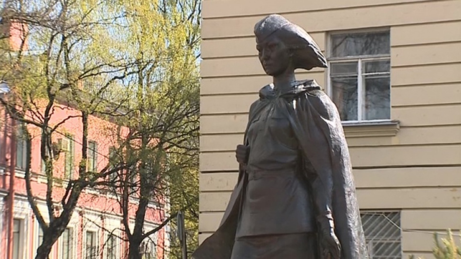 Памятник девушке-снайперу Алие Молдагуловой открыли в Петербурге