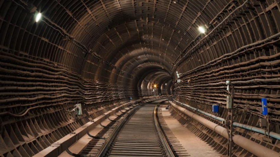 Почему в метро нет освещения в тоннелях