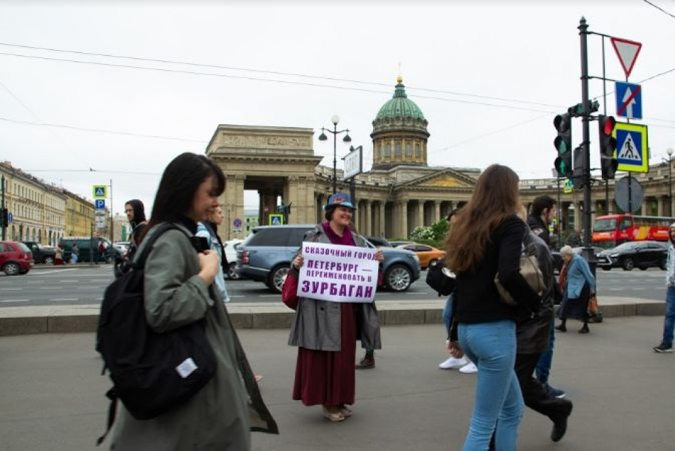 Фанатка Владимира Преснякова требует переименовать Петербург в Зурбаган