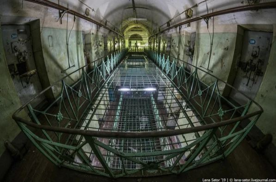 Как выглядят заброшенные СИЗО "Кресты" внутри?