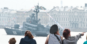 Бесплатные автобусы, закрытие дамбы для автомобилей и фейерверк: всё, что нужно знать про День ВМФ в Петербурге Бесплатные автобусы, закрытие дамбы для автомобилей и фейерверк: всё, что нужно знать про День ВМФ в Петербурге