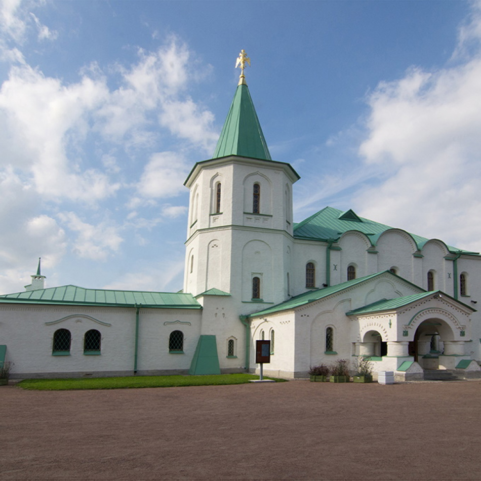 Выставка "Бесценные дары – свидетели прошлого" доступна к посещению