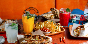 Шаверма с моцареллой, японская пицца и еврейский take-away: обзор необычного стритфуда в Петербурге Шаверма с моцареллой, японская пицца и еврейский take-away: обзор необычного стритфуда в Петербурге