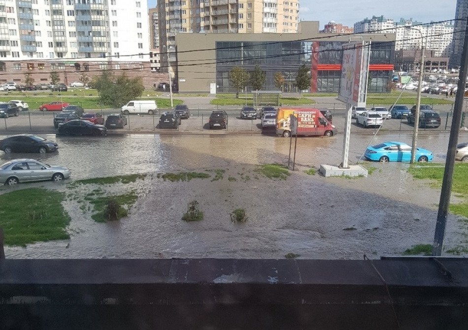В Приморском районе во время испытаний лопнула труба