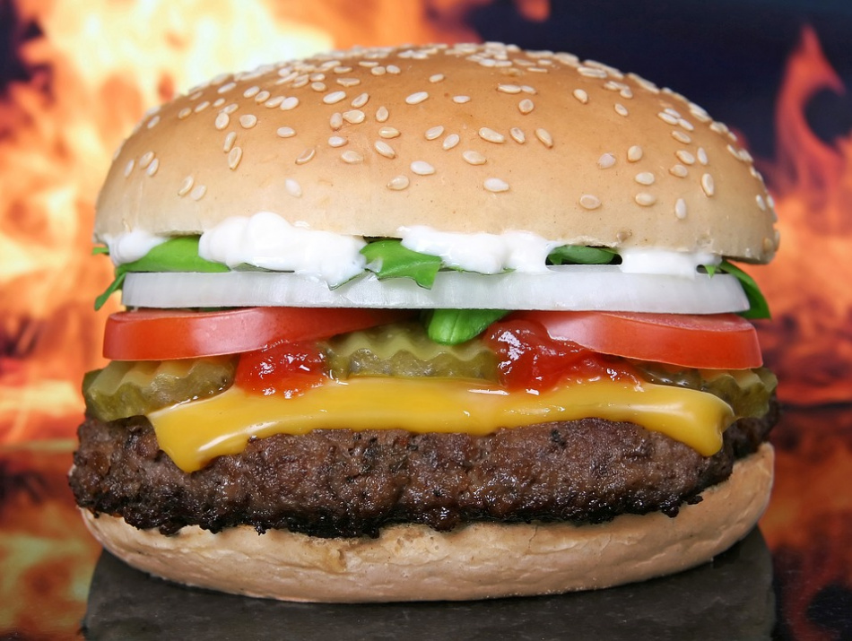 Заправки «Газпромнефти» совместят с бургерными Burger King