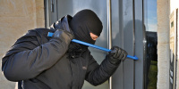 11 миллионов и драгоценности похитили из квартиры главного бухгалтера на юге Петербурга 11 миллионов и драгоценности похитили из квартиры главного бухгалтера на юге Петербурга