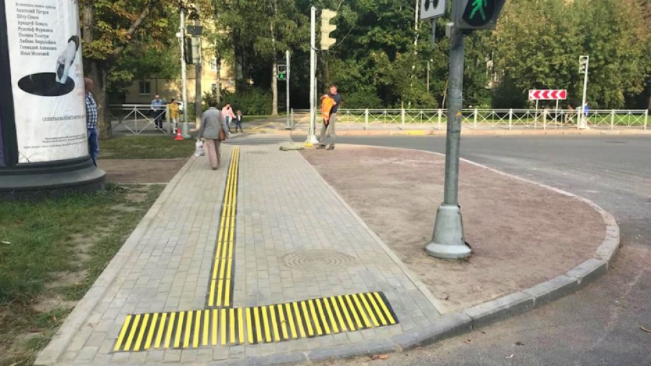 В Петербурге завершили благоустройство первого маршрута для слабовидящих