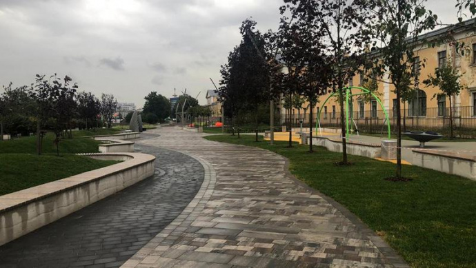 Дождь не дал открыть новую пешеходную зону на набережной Карповки