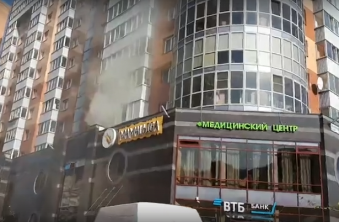 Пожар в многоэтажке на Ленинском уничтожил балкон
