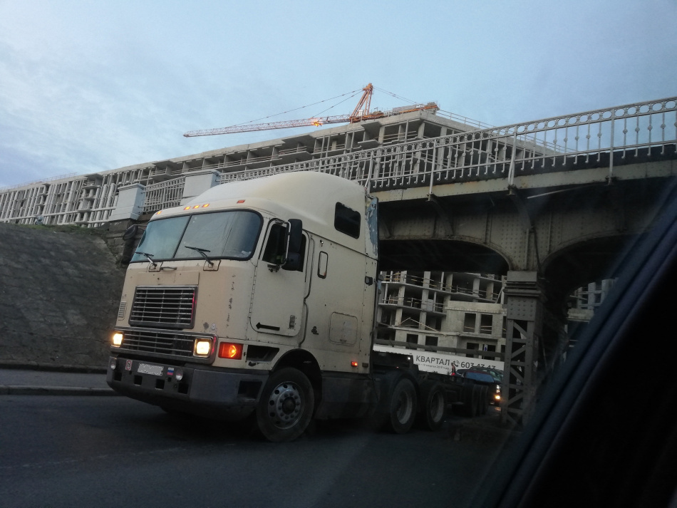 На Боровой фура сделала из железнодорожного моста новый мост глупости