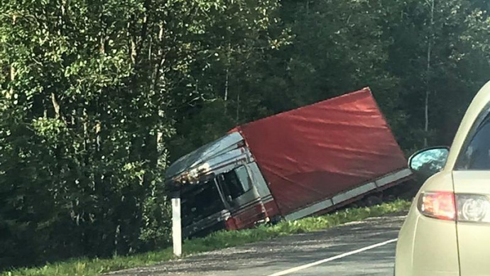 Два человека пострадали в ДТП с грузовиком на Киевском шоссе