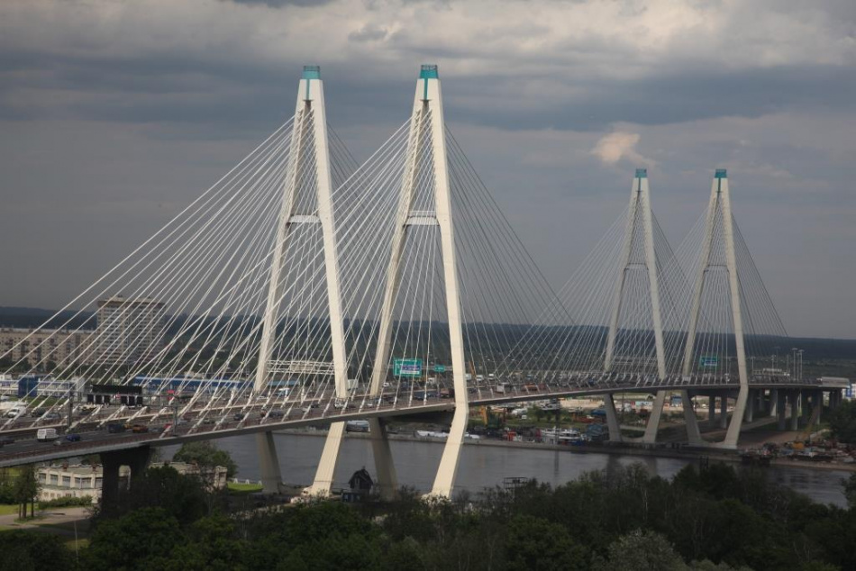 Проезд по вантовому мосту ограничили до конца осени