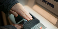 Полиция ищет подрывников банкомата в Петергофе