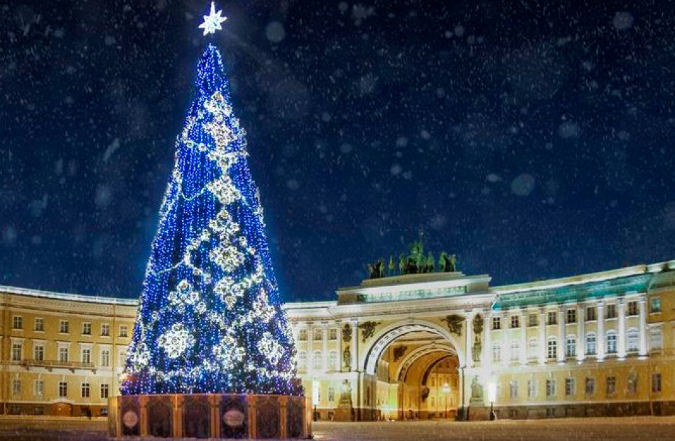 Новогодняя елка на Дворцовой площади обойдется городу в 4 миллиона
