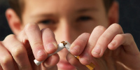 В правительстве предложили штрафовать родителей, чьи дети курят