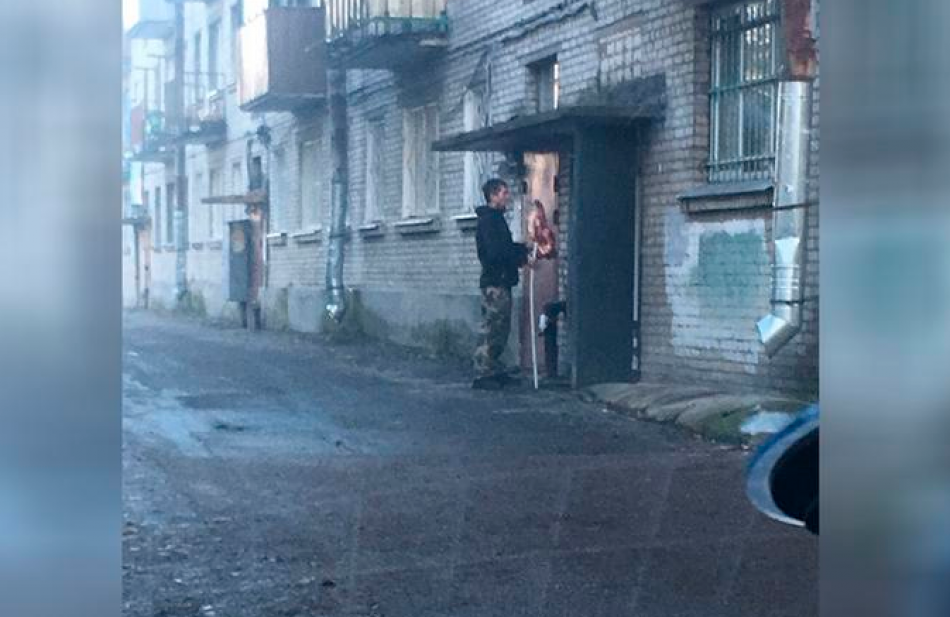 Очевидцы: по Красному Селу гулял неадекватный парень с трупом собаки