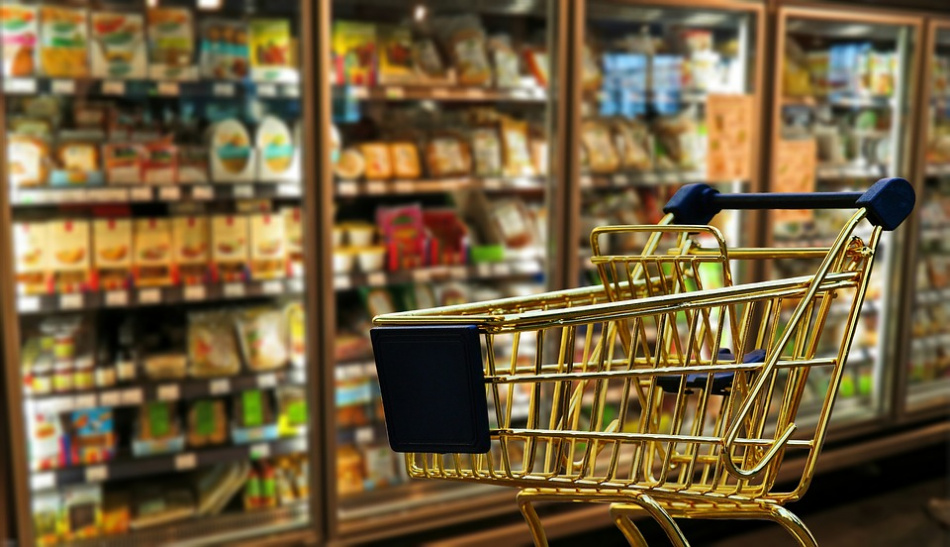 Продажи упали на 19%: Жители России стали реже покупать лапшу быстрого питания и консервы