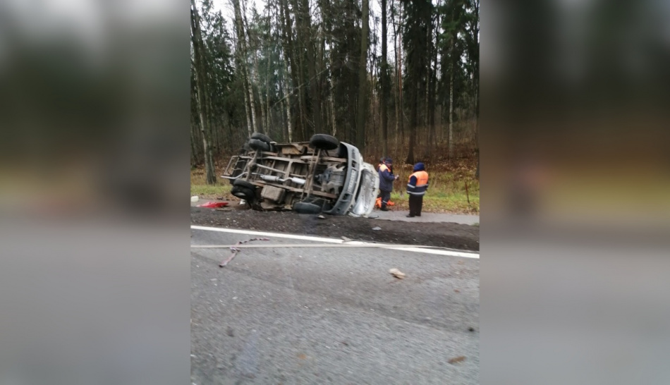 Два фургона опрокинулись в ДТП на Приморском шоссе