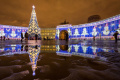 На Дворцовой площади зажгли огни на главной новогодней ели