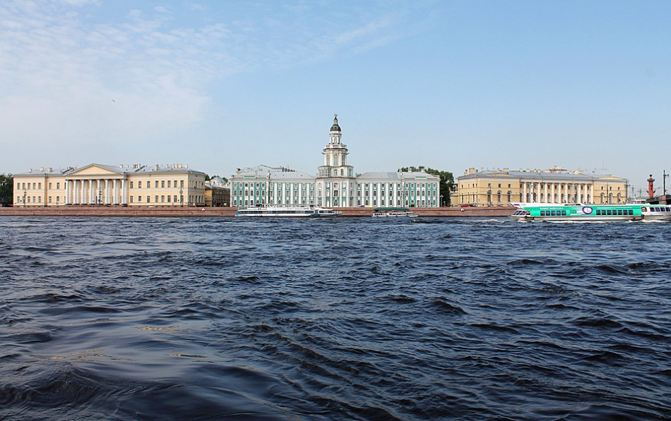 За прошедшие сутки уровень воды в Неве снизился почти на полметра