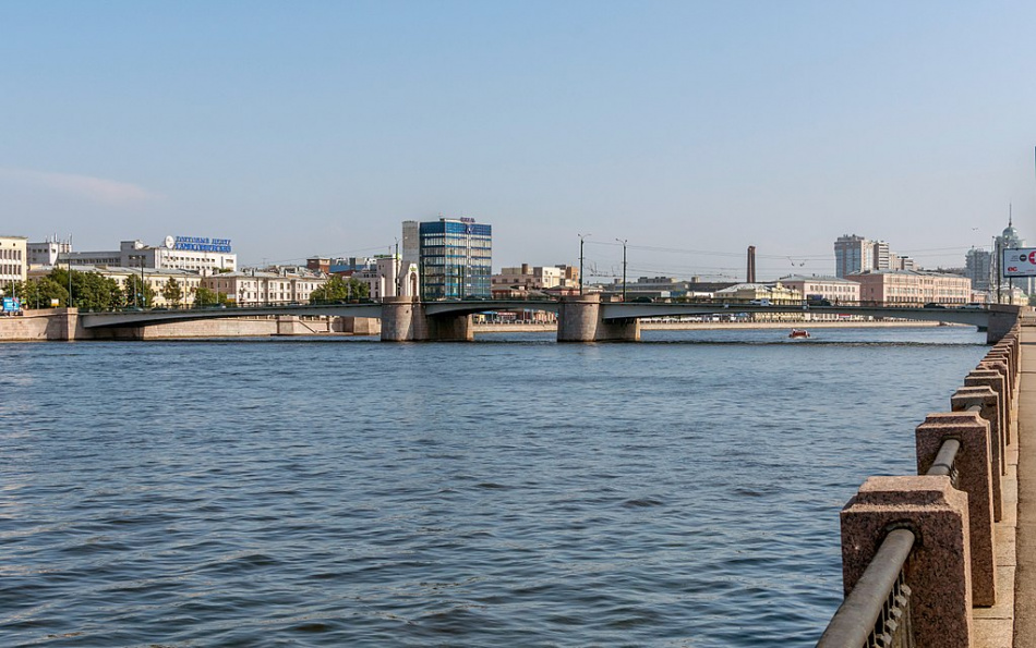 Разводки трех мостов прекращают с сегодняшнего дня в Петербурге