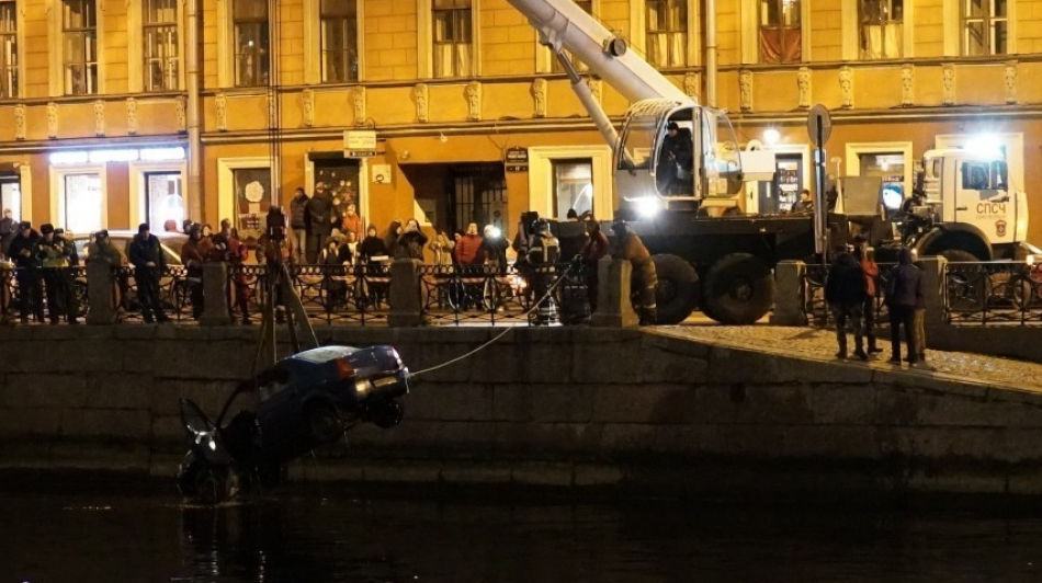 Петербуржец рассказал, как спас детей из тонущего в Фонтанке автомобиля