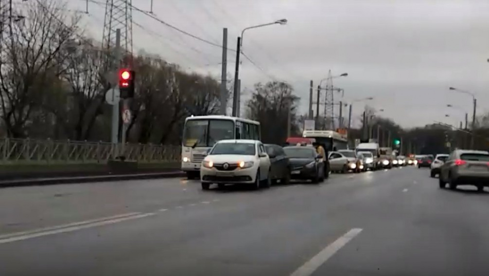 Массовое ДТП на Петергофском собрало четыре легковушки