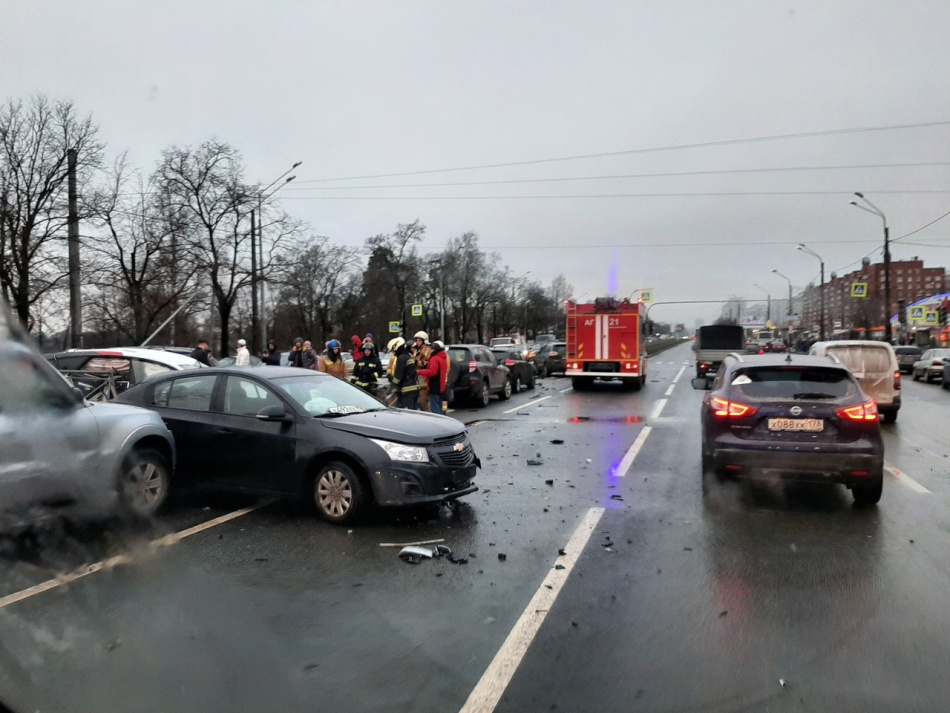 Аварию на Выборгском шоссе спровоцировал пьяный водитель на подменном автомобиле