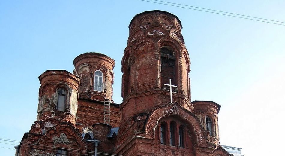 В Петербурге устанавливают купола на храм Покрова Пресвятой Богородицы