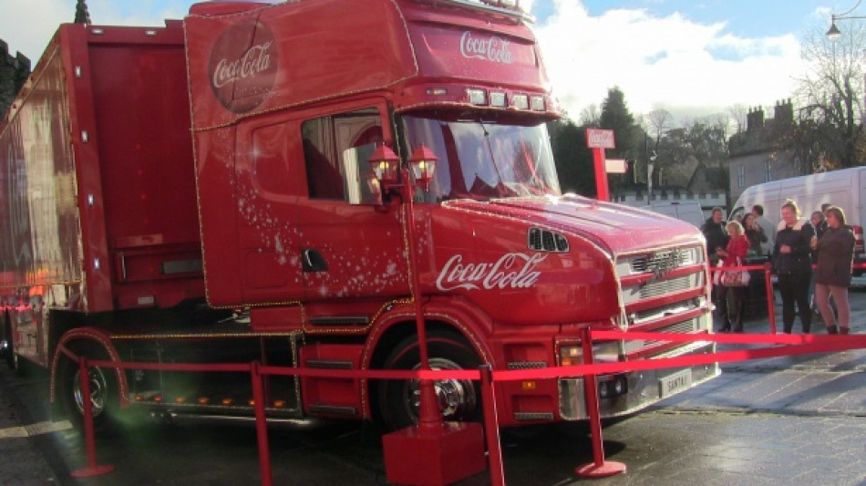 «Рождественский караван» Coca-Cola приедет в Петербург на праздник для подростков с особенностями развития