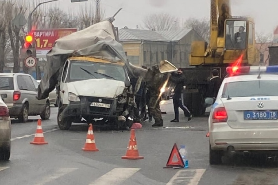 Mercedes и Audi не поделили перекресток на КИМа