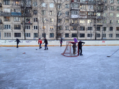 Фото Сезонная хоккейная площадка на Маршала Тухачевского 41