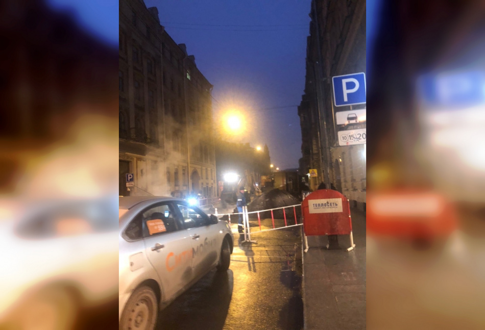 В Ковенском переулке починили аварийный трубопровод