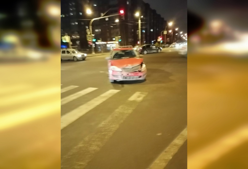 Skoda въехала в Hyundai на пересечении Долгоозерной улицы и проспекта Авиаконструкторов