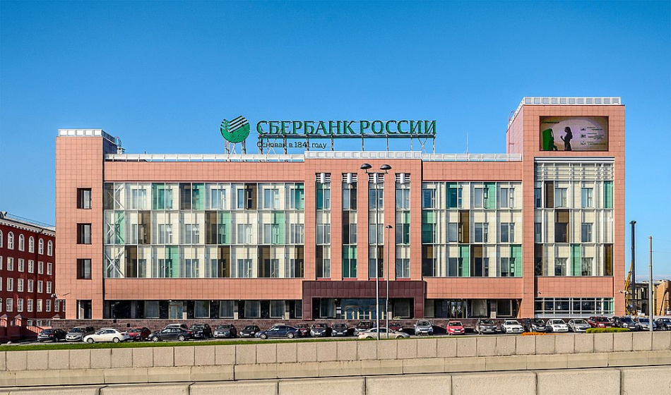 В Петербурге всю ночь искали бомбы в офисах Сбербанка