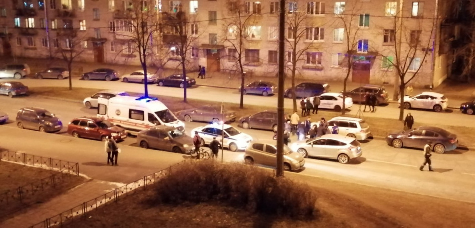 На улице Нахимова автомобиль сбил человека