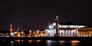 В честь Дня прорыва блокады Ленинграда на Ростральных колоннах будут зажжены факелы