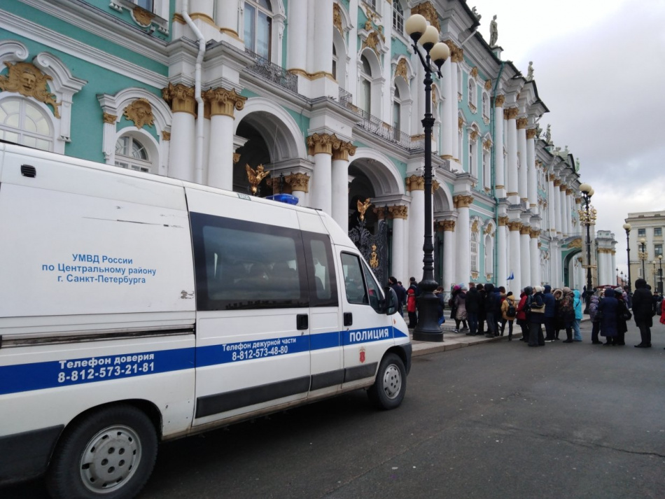 Эрмитаж закрывали для посетителей из-за угрозы взрыва