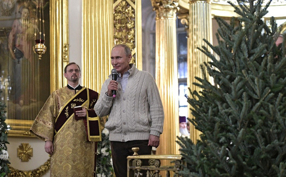 Lenta.ru раскрыла секрет стоимости рождественского кардигана Путина