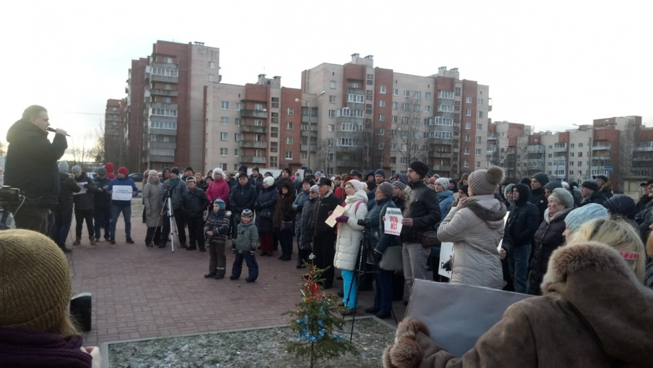Митинг против строительства мусороперерабатывающего завода прошёл в Петергофе