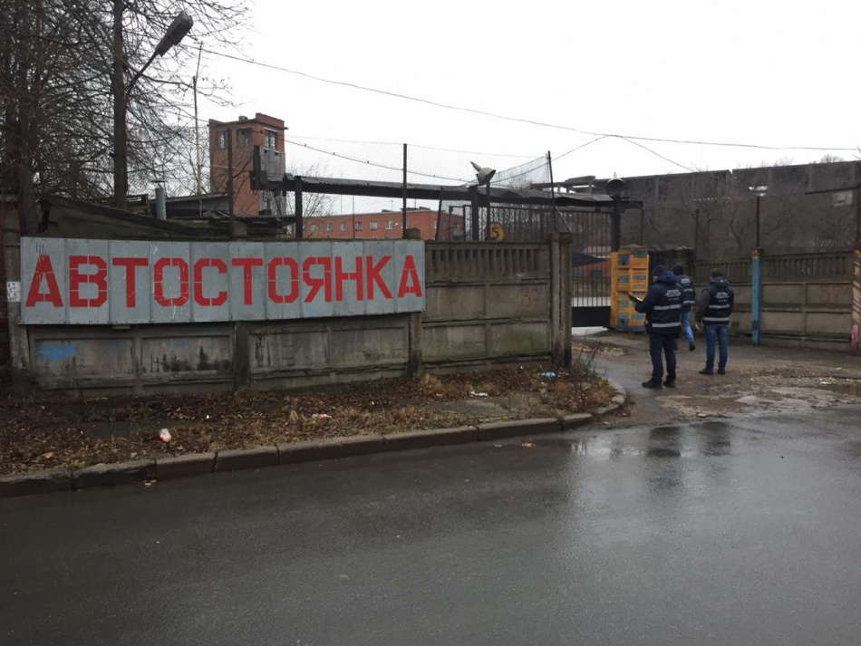 В Петербурге снесли шесть незаконных автостоянок