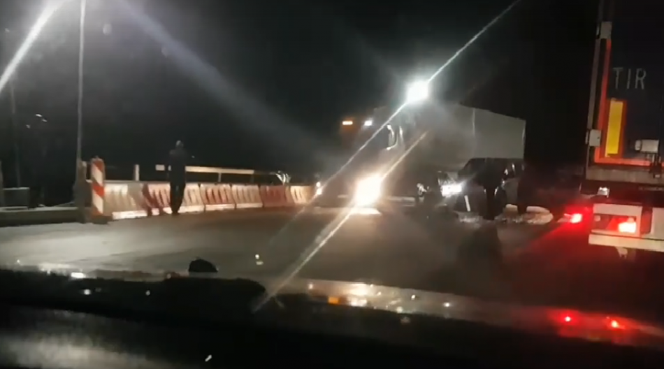 Трасса «Кола» встала в пробку возле Синявино