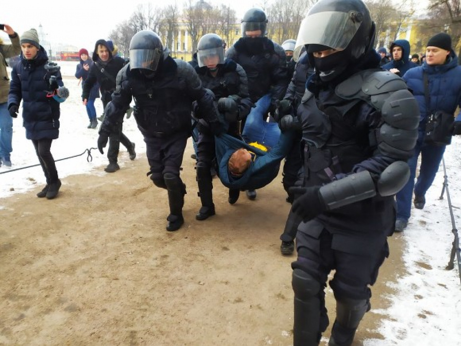 В Петербурге задержали участников акции против изменения Конституции