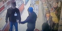 Два молодых человека пытались ограбить «Пятерочку» с помощью фейковой гранаты