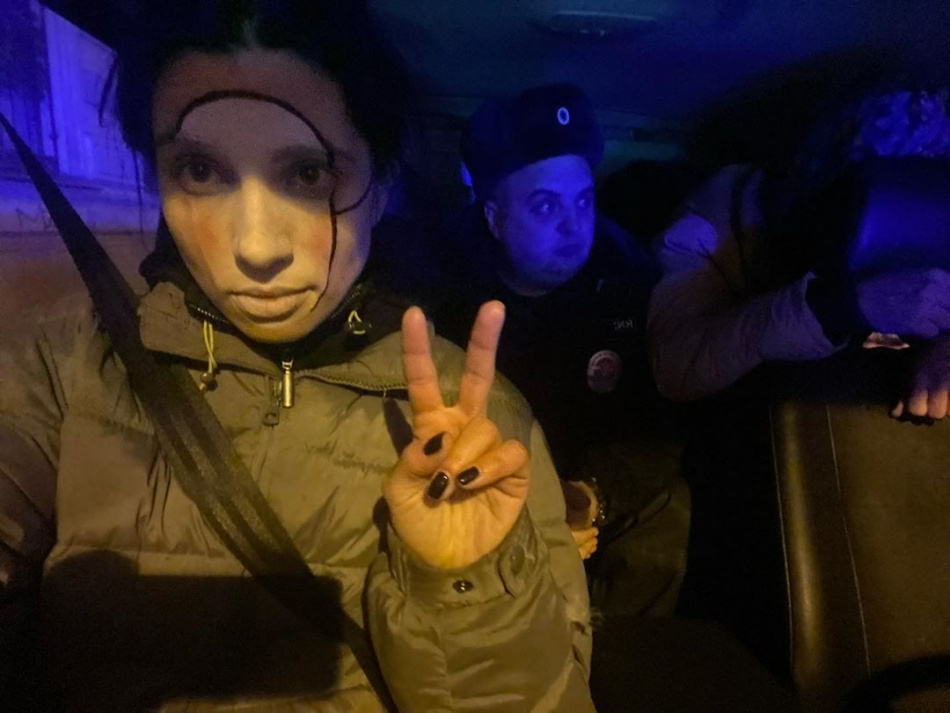 Участницу Pussy Riot Надежду Толоконникову задержали во время фотосессии в Петербурге