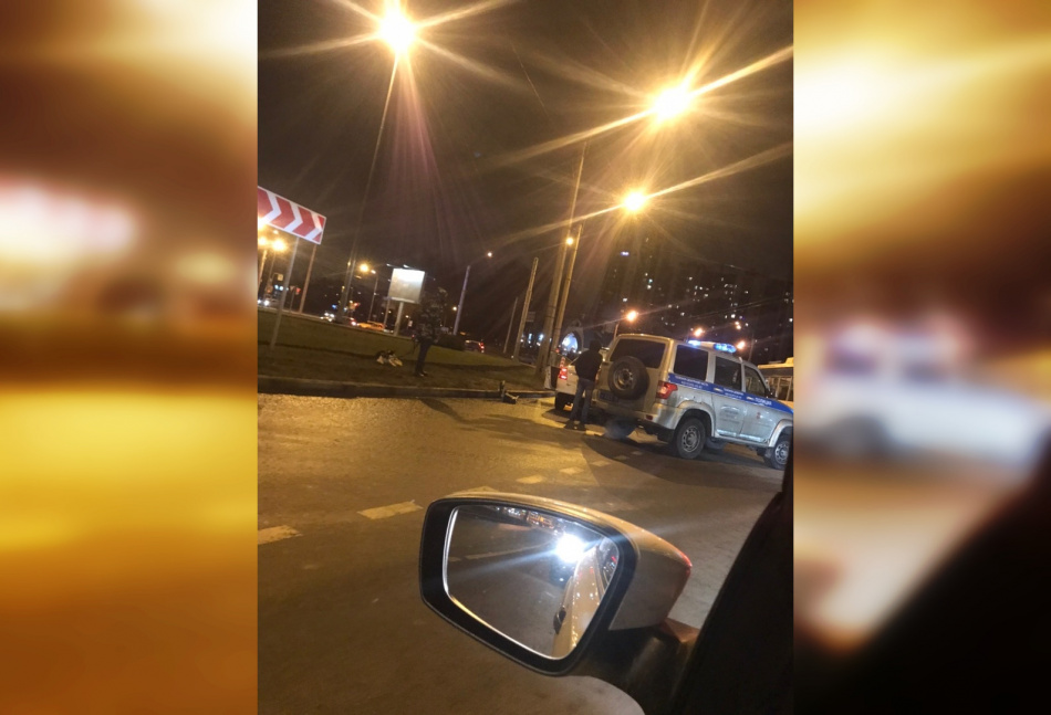 Правоохранители около восьми часов проверяют машину, остановленную ими в Кировском районе