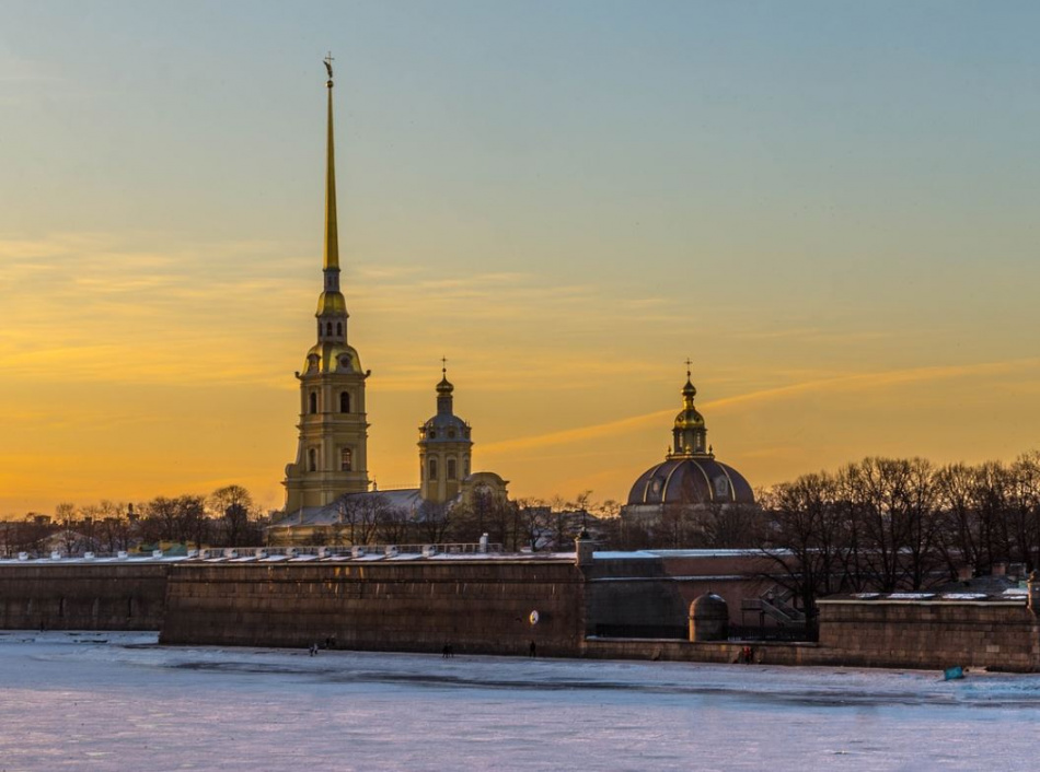 У Петропавловской крепости готовят главную крещенскую купель в Петербурге 