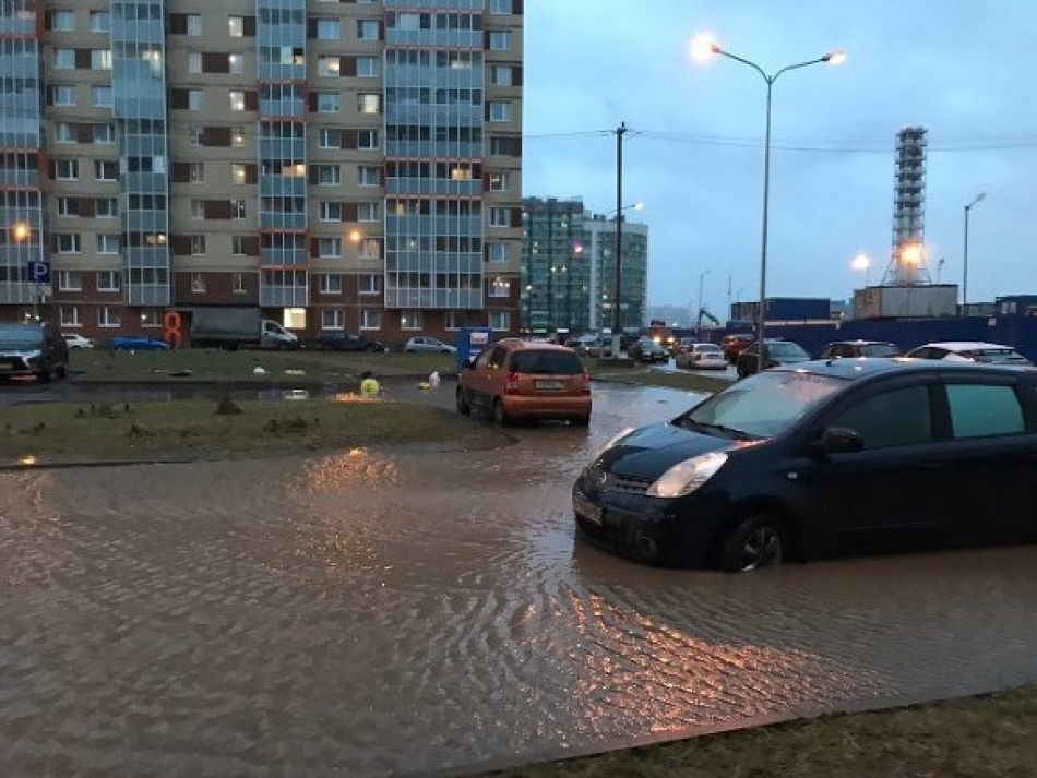 Дрозденко пообещал жителям Мурино, что потоп скоро устранят полностью
